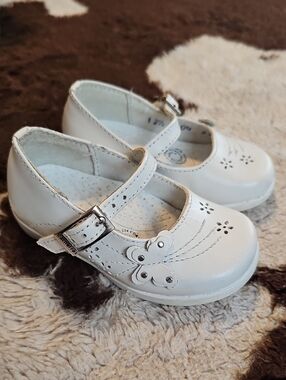 Baby Girls' White Mary Jane Shoes with Butterfly Accent